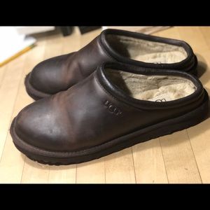 UGG MENS SLIPPER/CLOGS